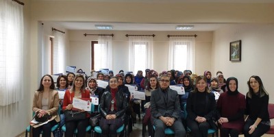 Menopoz Okulu öğrencileri sertifikalarını aldı